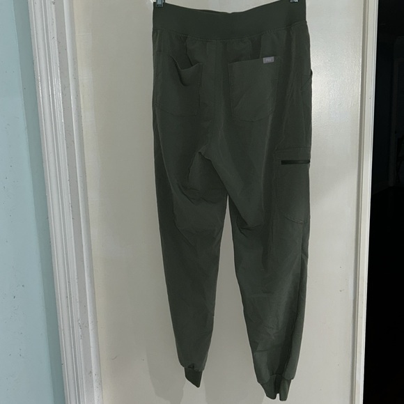 Figs Zamara Woman High Waisted Jogger Pants. NWOT
Size M. - Picture 2 of 12